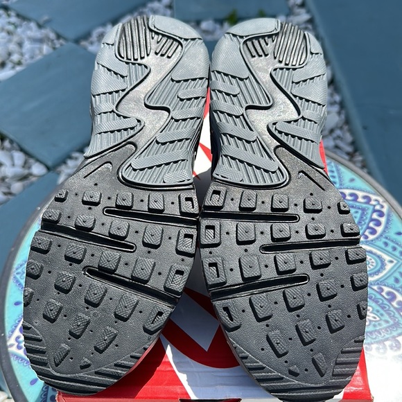 NIKE WOMENS AIR MAX EXCEE SNEAKER - BLACK (8.5) - Picture 7 of 10